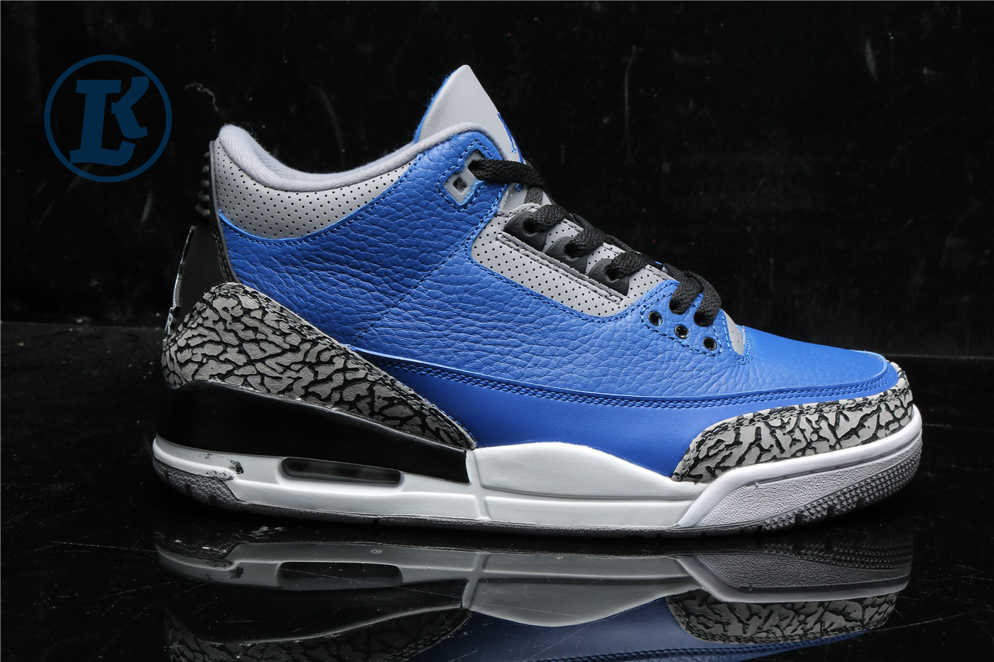 Air Jordan 3 “Varsity Royal”